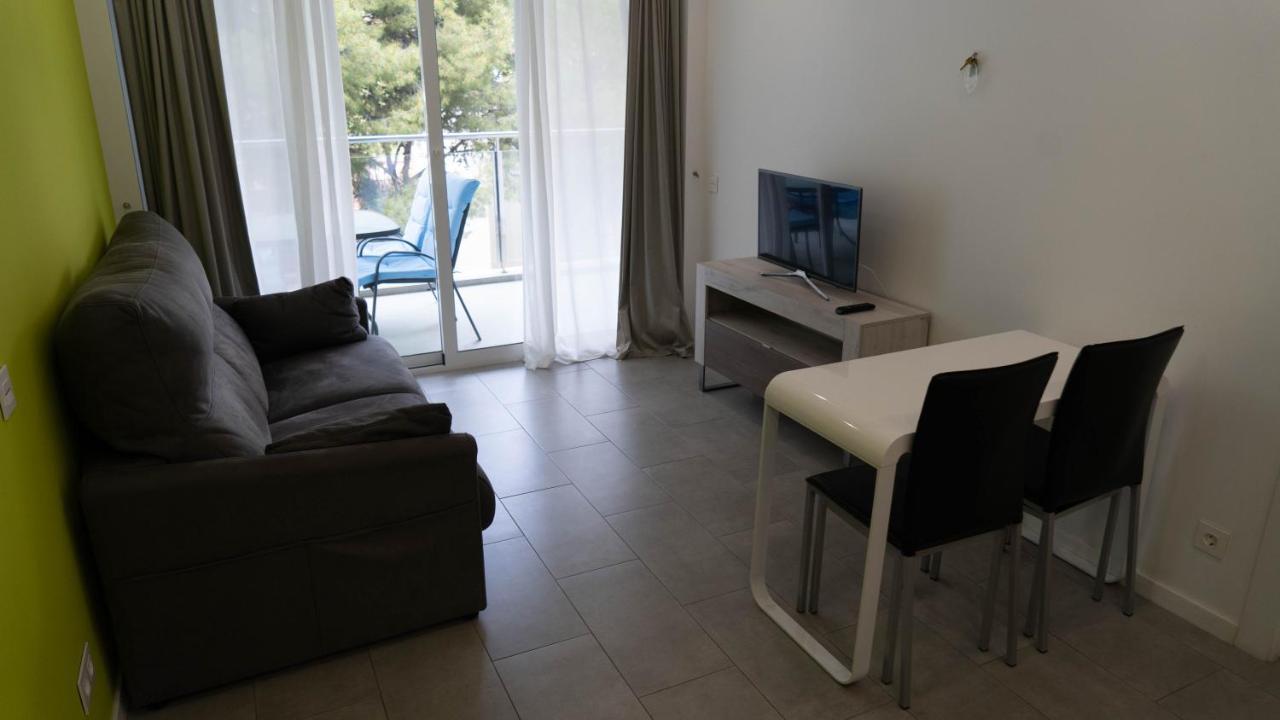 Apartamentos Sofia Benidorm Bagian luar foto